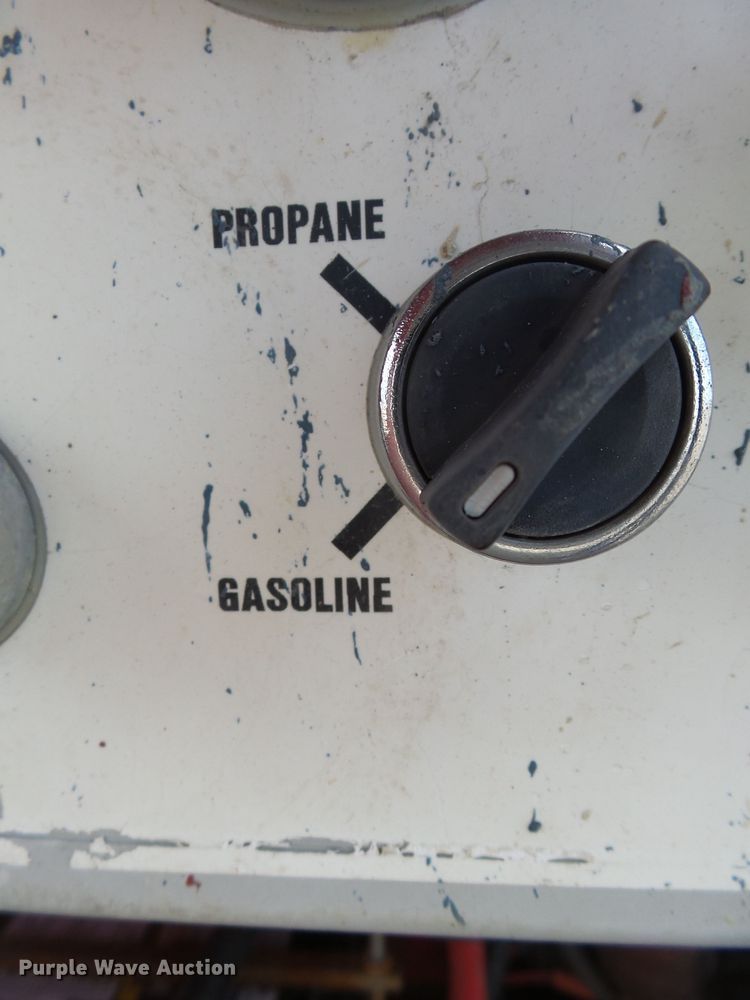 image for item EF9540 2008 Mec 3772RT scissor lift