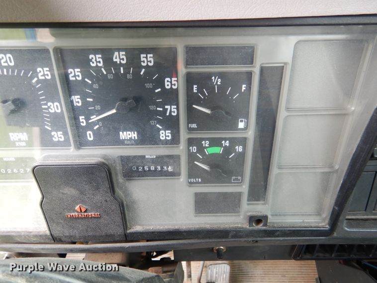 1997 International 4700 bucket truck in Sugar Creek, MO | Item EK9052