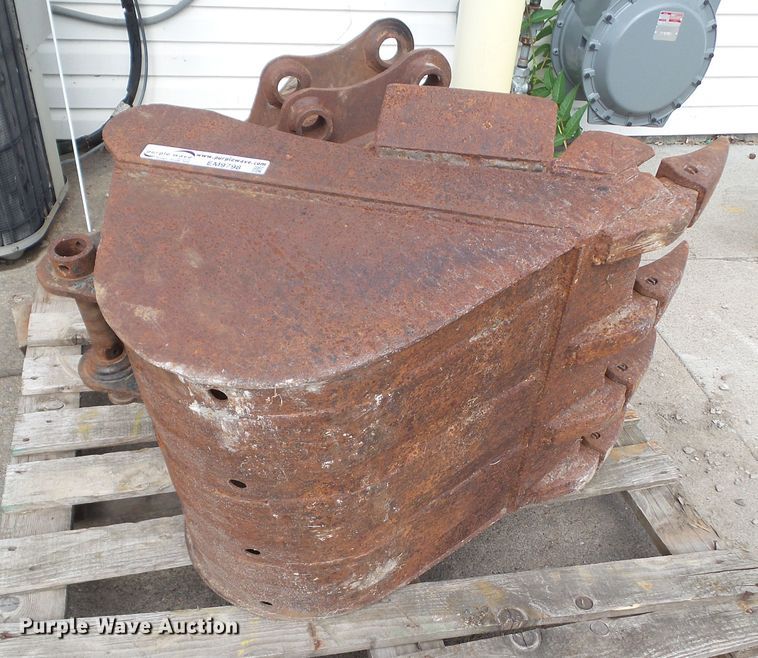 image for item EM9798 (2) backhoe buckets
