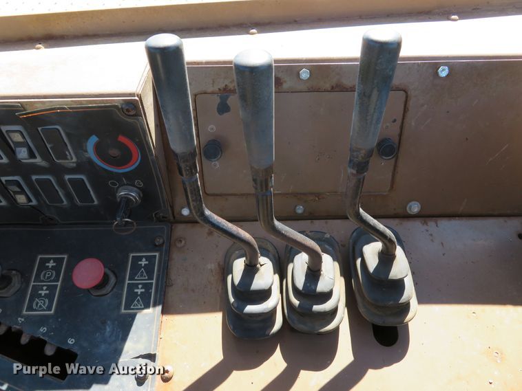 image for item EV9691 1995 Caterpillar 615C Series II elevating scraper