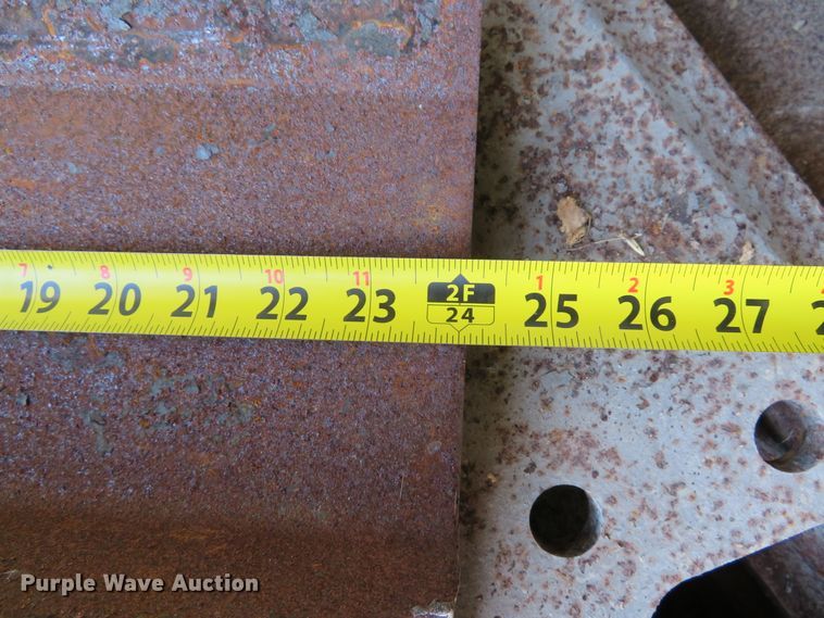 image for item EV9696 (47) V track 24"W single grouser track pads