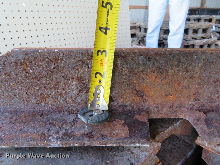 image for item EV9696 (47) V track 24"W single grouser track pads