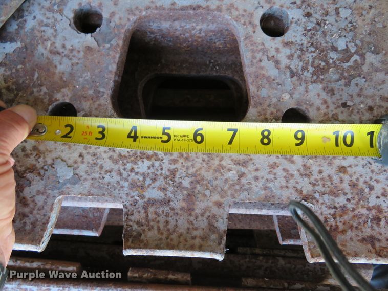 image for item EV9696 (47) V track 24"W single grouser track pads