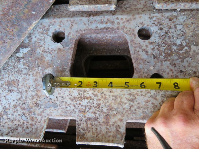 image for item EV9696 (47) V track 24"W single grouser track pads