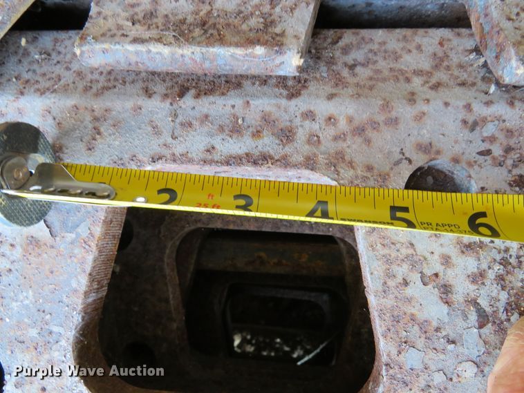 image for item EV9696 (47) V track 24"W single grouser track pads