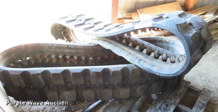 image for item EV9697 (2) V track 16"W rubber tracks