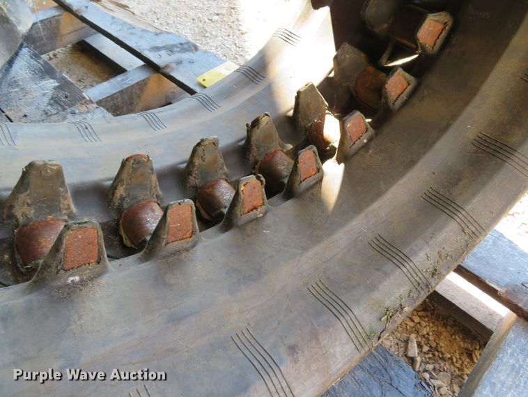 image for item EV9697 (2) V track 16"W rubber tracks