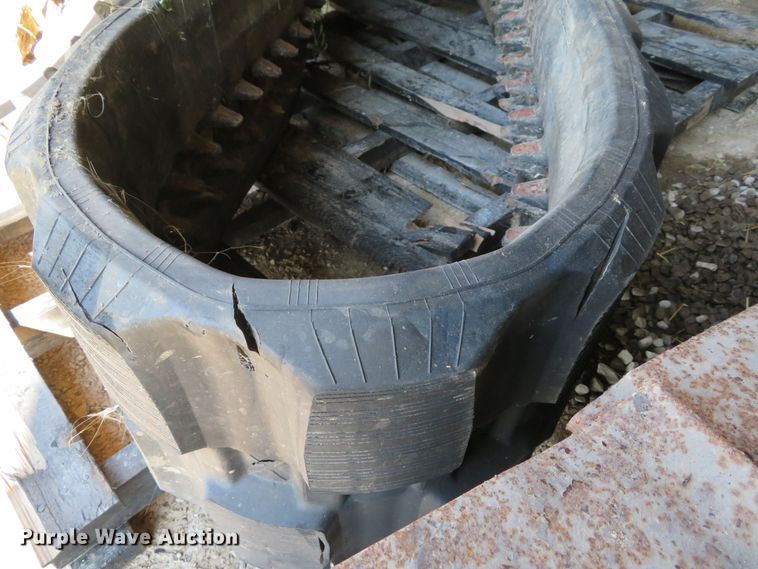 image for item EV9697 (2) V track 16"W rubber tracks