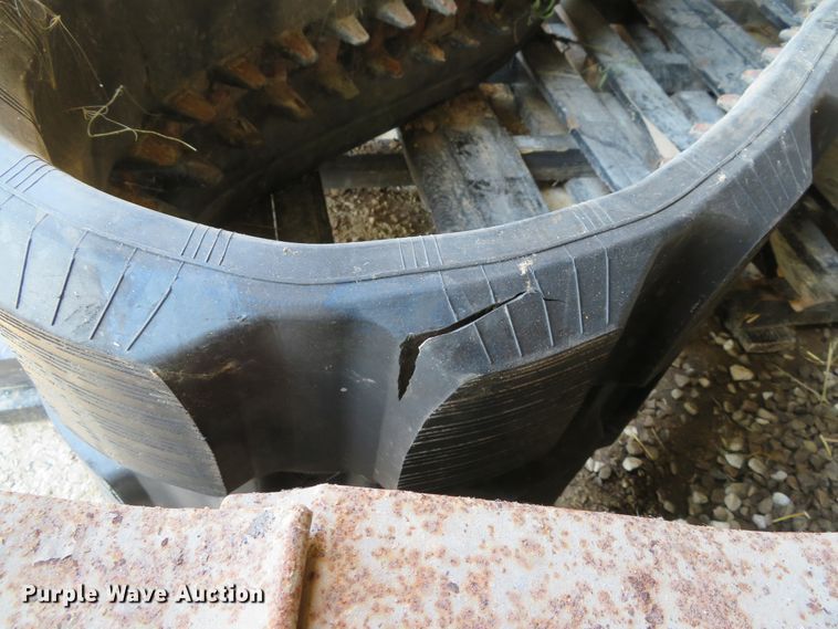 image for item EV9697 (2) V track 16"W rubber tracks