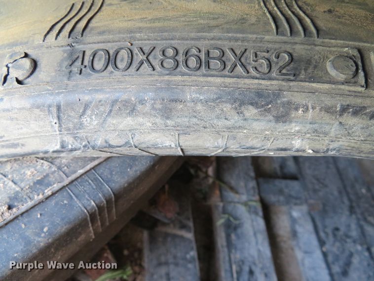 image for item EV9697 (2) V track 16"W rubber tracks