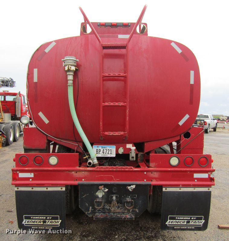 image for item FD9278 1989 Freightliner FLC112 tank truck