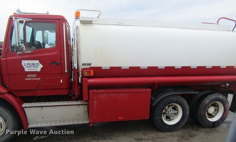 image for item FD9278 1989 Freightliner FLC112 tank truck