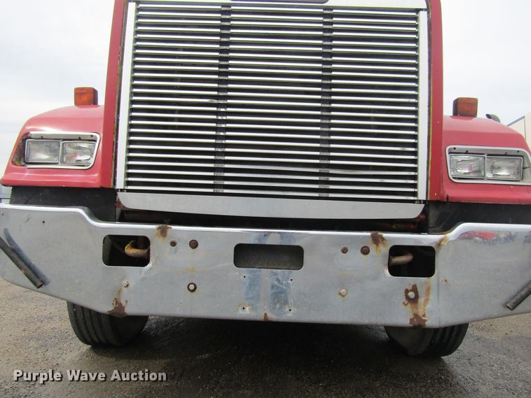 image for item FD9278 1989 Freightliner FLC112 tank truck