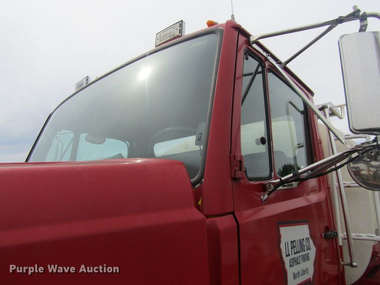 image for item FD9278 1989 Freightliner FLC112 tank truck