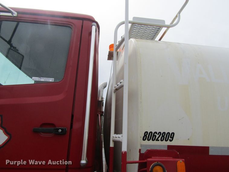 image for item FD9278 1989 Freightliner FLC112 tank truck