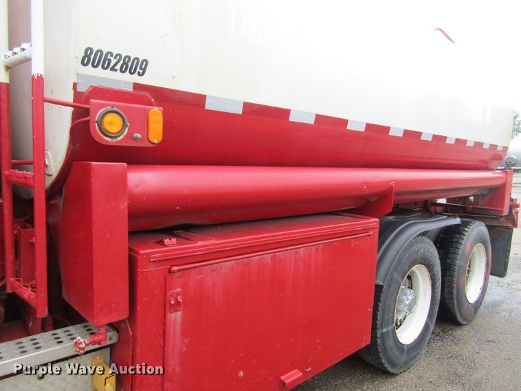 image for item FD9278 1989 Freightliner FLC112 tank truck