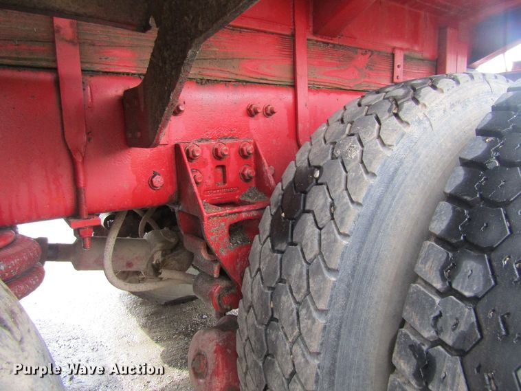 image for item FD9278 1989 Freightliner FLC112 tank truck