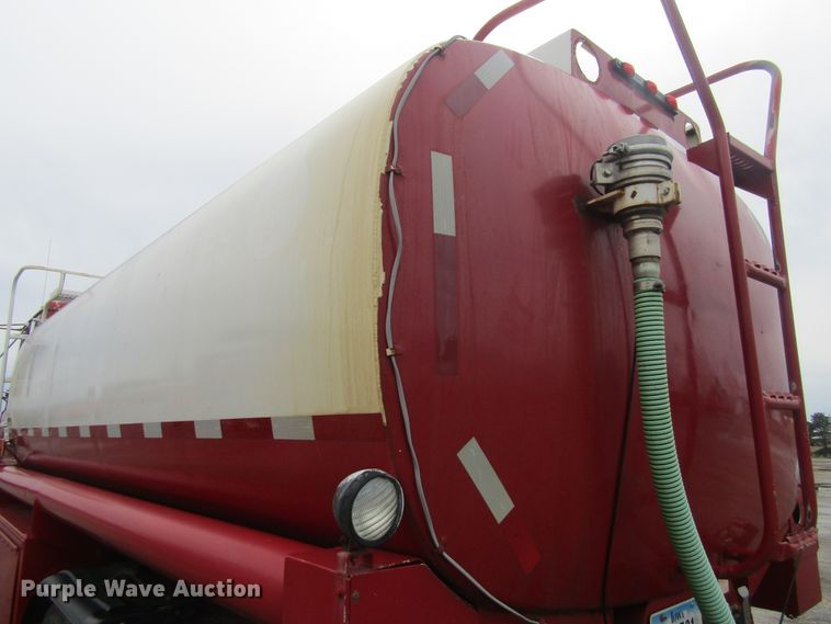 image for item FD9278 1989 Freightliner FLC112 tank truck