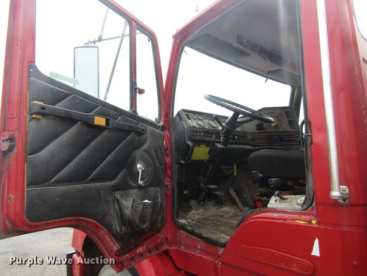 image for item FD9278 1989 Freightliner FLC112 tank truck