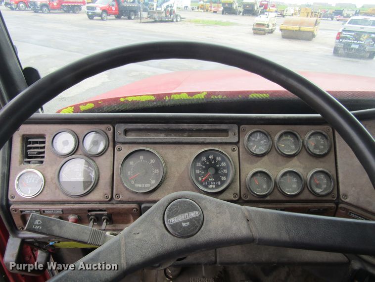 image for item FD9278 1989 Freightliner FLC112 tank truck