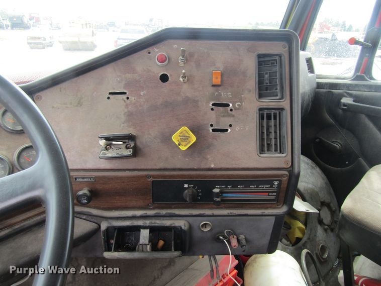 image for item FD9278 1989 Freightliner FLC112 tank truck