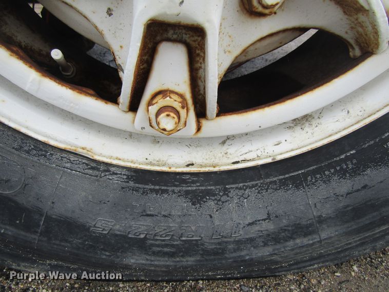 image for item FD9278 1989 Freightliner FLC112 tank truck