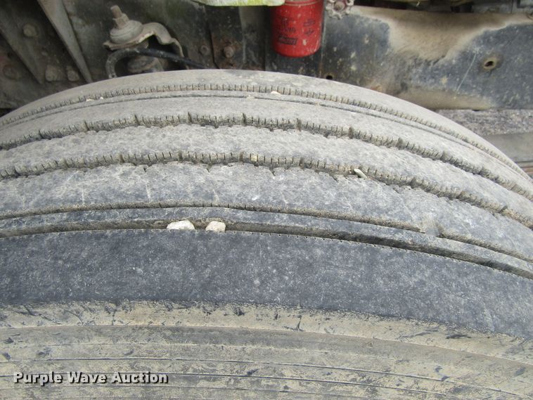 image for item FD9278 1989 Freightliner FLC112 tank truck