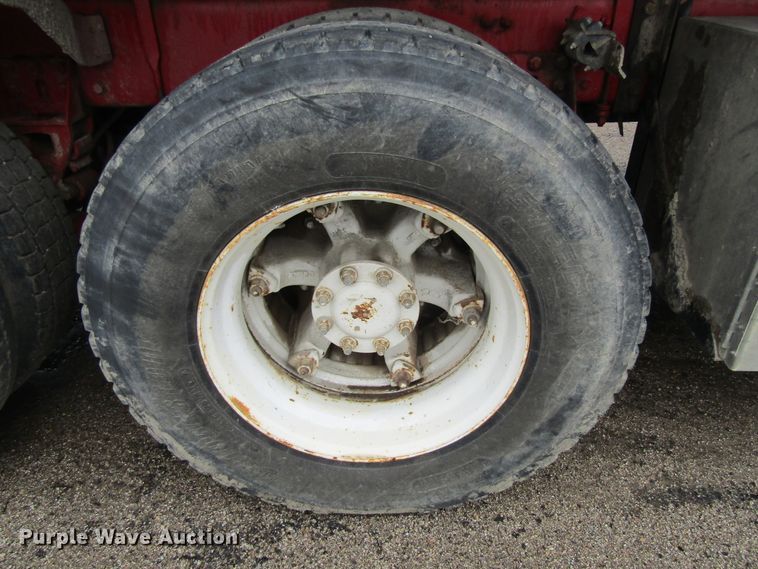 image for item FD9278 1989 Freightliner FLC112 tank truck