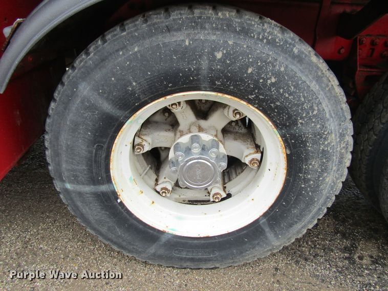 image for item FD9278 1989 Freightliner FLC112 tank truck