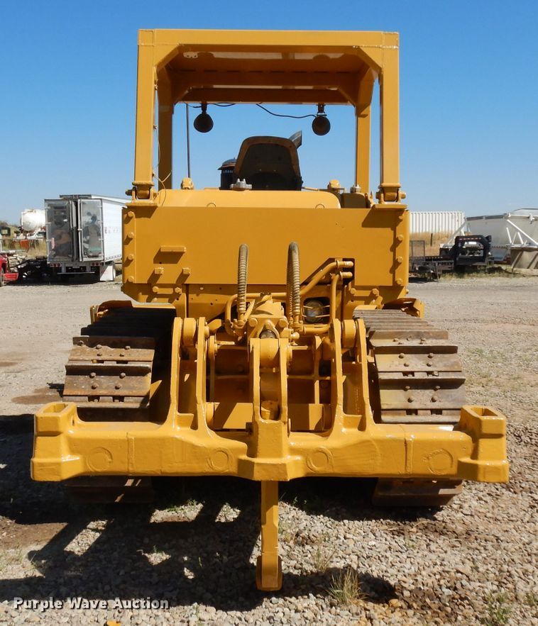 image for item GG9084 1981 Komatsu D65 dozer