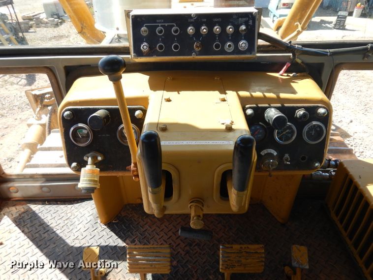 image for item GG9085 1979 Komatsu D65E-6 dozer