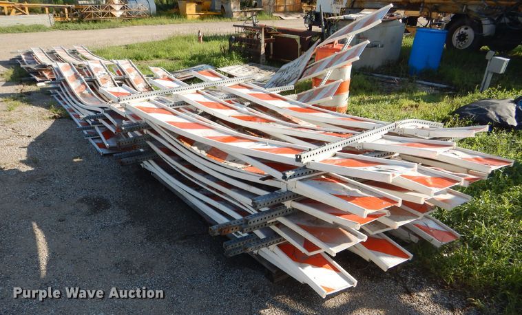 image for item GH9645 Traffix-Rail barricades