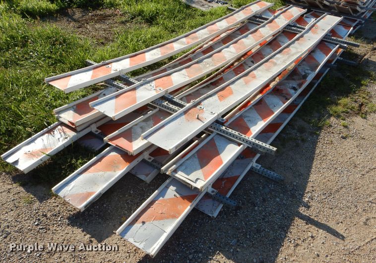 image for item GH9645 Traffix-Rail barricades