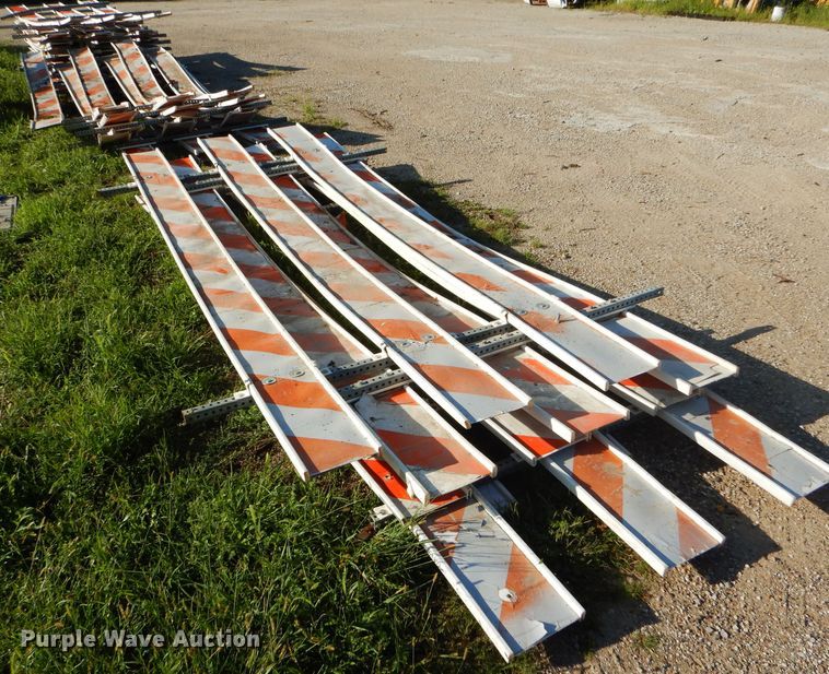 image for item GH9645 Traffix-Rail barricades