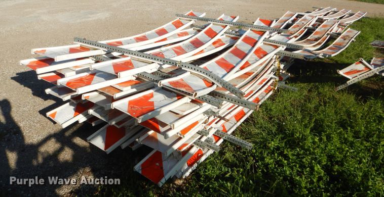 image for item GH9645 Traffix-Rail barricades