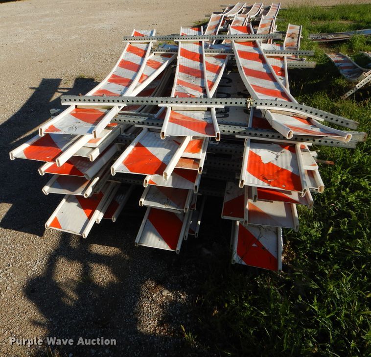 image for item GH9645 Traffix-Rail barricades