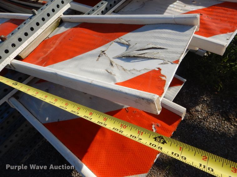 image for item GH9645 Traffix-Rail barricades