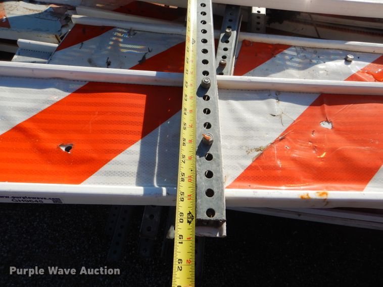 image for item GH9645 Traffix-Rail barricades