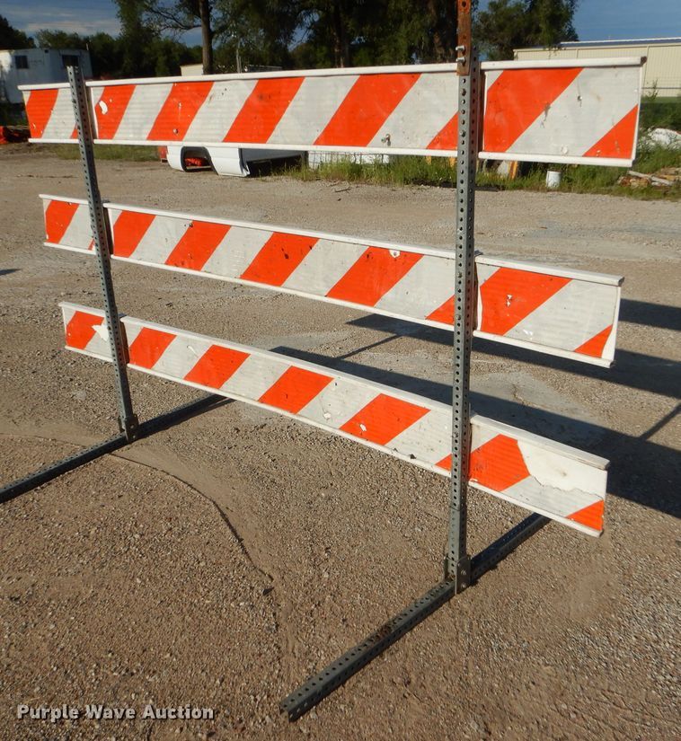 image for item GH9645 Traffix-Rail barricades