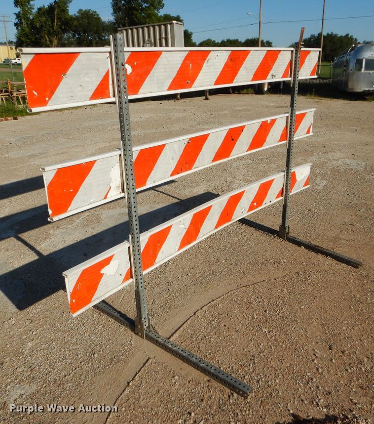 image for item GH9645 Traffix-Rail barricades