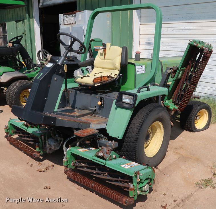 image for item DG4148 1998 John Deere 3365 reel mower