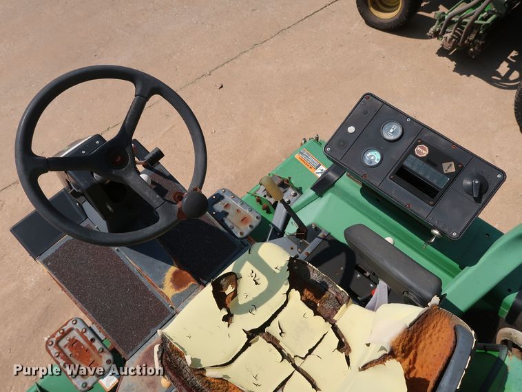 image for item DG4148 1998 John Deere 3365 reel mower