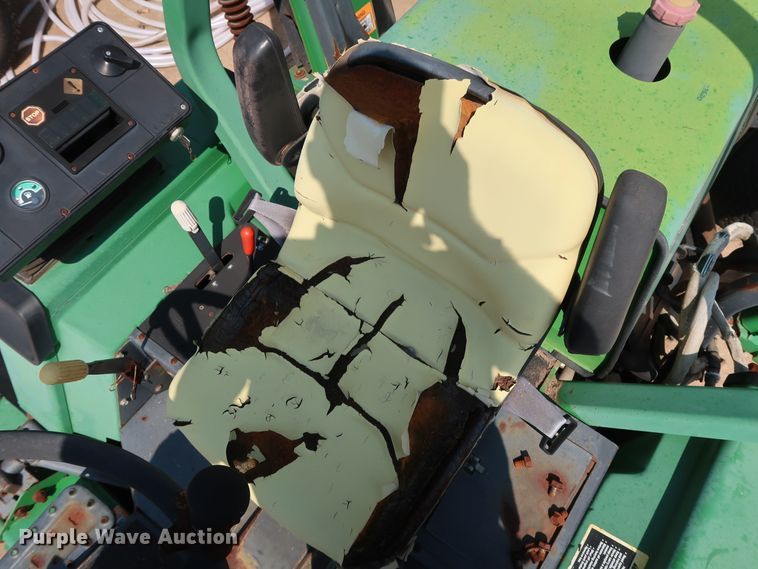 image for item DG4148 1998 John Deere 3365 reel mower