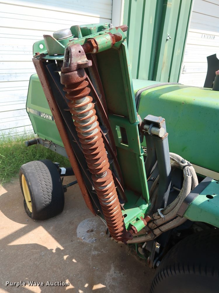 image for item DG4148 1998 John Deere 3365 reel mower