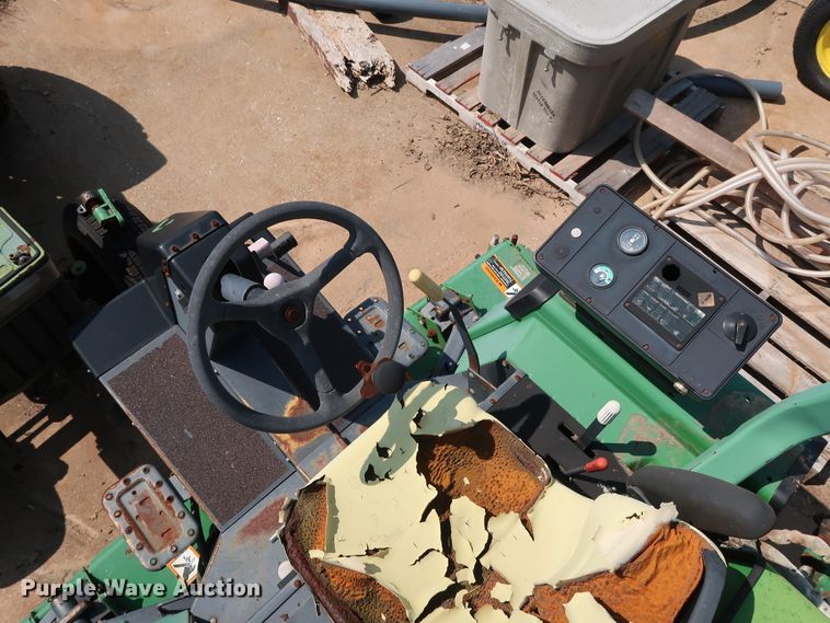 image for item DG4149 1998 John Deere 3365 reel mower