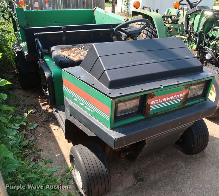 image for item DG4151 1998 Cushman Turf Truckster utility vehicle