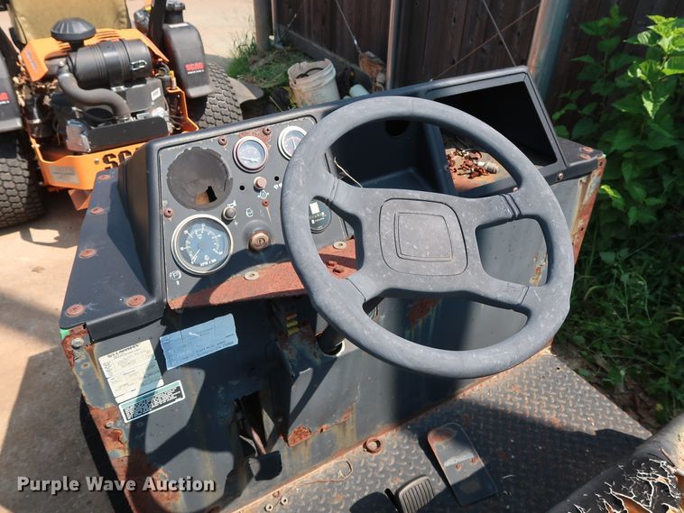 image for item DG4151 1998 Cushman Turf Truckster utility vehicle