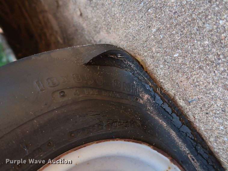 image for item DG4151 1998 Cushman Turf Truckster utility vehicle