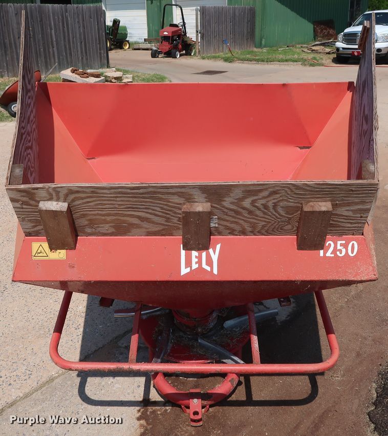 image for item DG4154 2001 Lely L1250 broadcast spreader