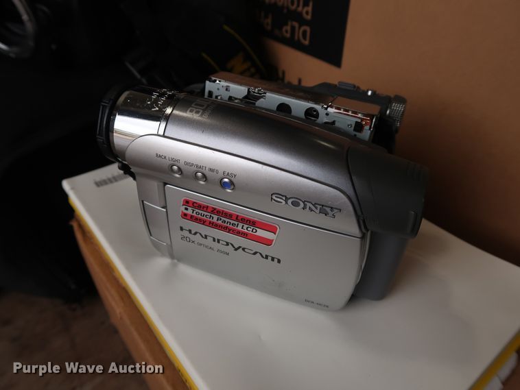 image for item DG4155 Cameras and video recording equipment